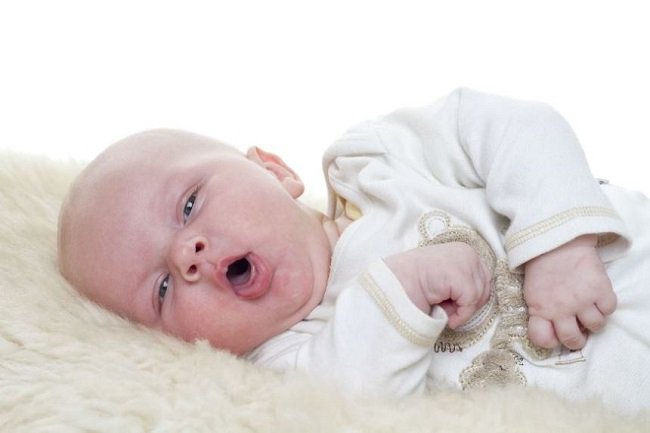 trẻ sơ sinh bị viêm họng 5