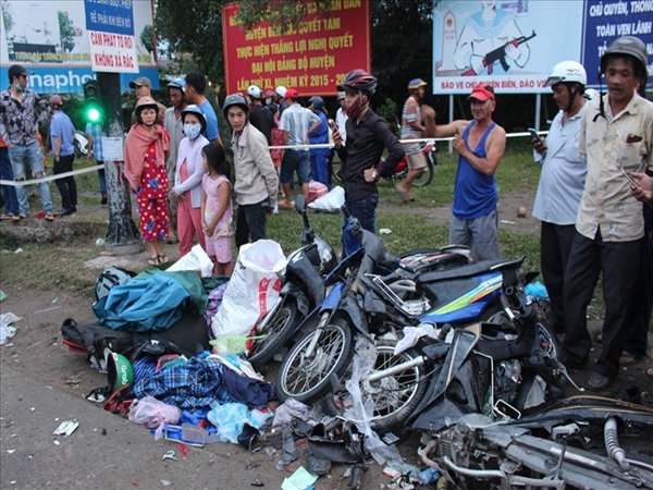 Thăm nạn nhân vụ tai nạn ở Long An: Cảnh nghèo không thể tưởng! - Ảnh 1