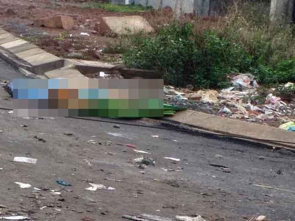 Bình Phước: Con gái mang xác mẹ nuôi 71 tuổi vứt ngoài bãi rác - Ảnh 1