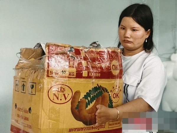 Phía sau câu chuyện cô shipper khuyết tật bị 'bom hàng', khóc nức nở giữa trời nắng Sài Gòn: Tuổi thơ bị miệt thị và ước mơ thành đầu bếp - Ảnh 1