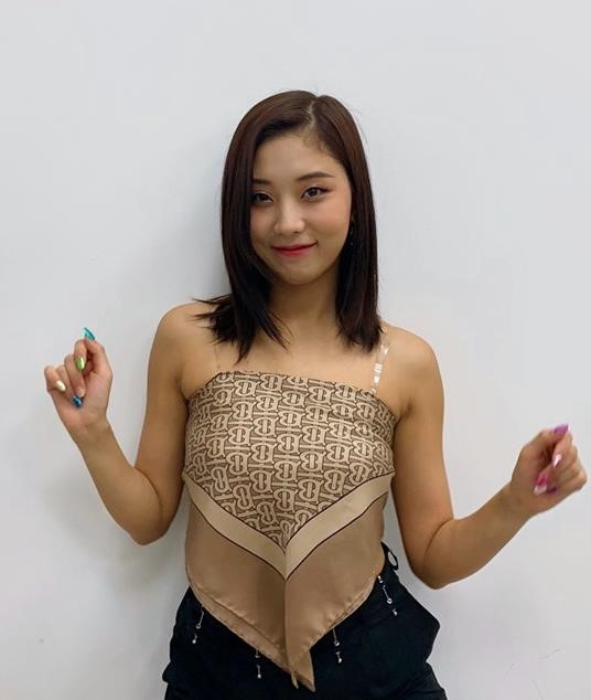 Giống sao Kpop, bạn gái tin đồn của Sơn Tùng buộc khăn làm áo - Ảnh 11