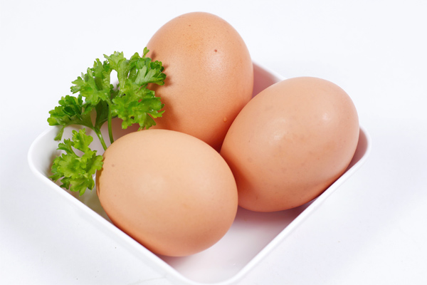 Ngực nảy nở chẳng cần đi nâng nếu bạn ăn trứng theo những cách này - Ảnh 1