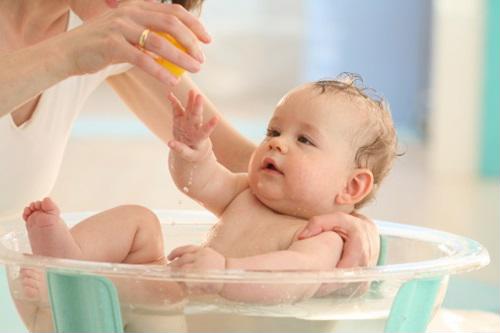 Tuyệt đối không được tắm cho trẻ sơ sinh vào 6 thời điểm này, mẹ cẩn thận kẻo hối hận không kịp - Ảnh 2