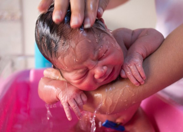 Tuyệt đối không được tắm cho trẻ sơ sinh vào 6 thời điểm này, mẹ cẩn thận kẻo hối hận không kịp - Ảnh 3