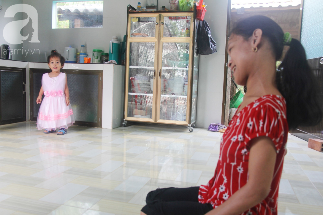 Cái Tết thứ 2 của 'người mẹ điên' ở Trà Vinh: Hạnh phúc và tràn ngập tiếng cười khi con gái cất tiếng gọi mẹ - Ảnh 8