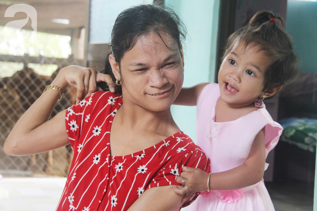 Cái Tết thứ 2 của 'người mẹ điên' ở Trà Vinh: Hạnh phúc và tràn ngập tiếng cười khi con gái cất tiếng gọi mẹ - Ảnh 10