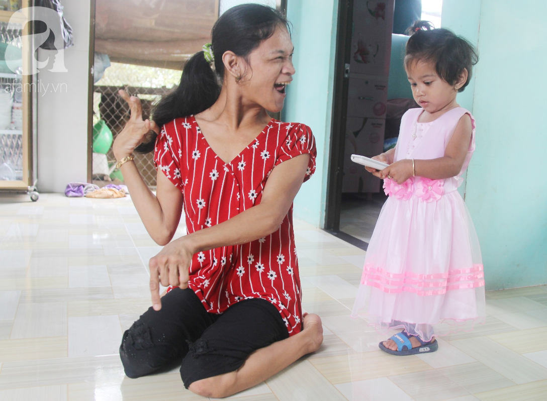 Cái Tết thứ 2 của 'người mẹ điên' ở Trà Vinh: Hạnh phúc và tràn ngập tiếng cười khi con gái cất tiếng gọi mẹ - Ảnh 11