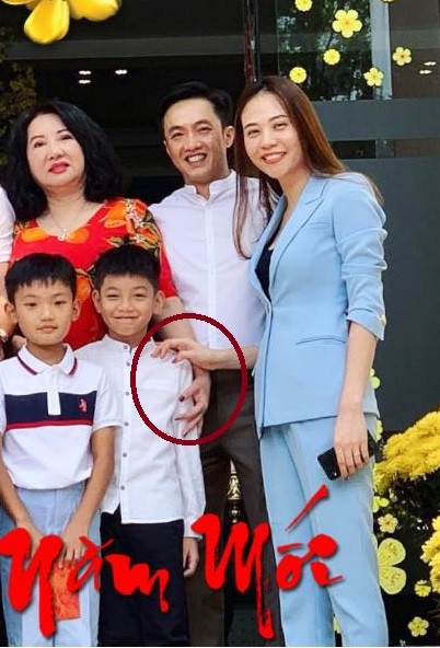 Hãy nhìn hành động của Đàm Thu Trang với Subeo trong bức ảnh đoàn tụ cùng đại gia đình nhà Cường Đô La - Ảnh 2