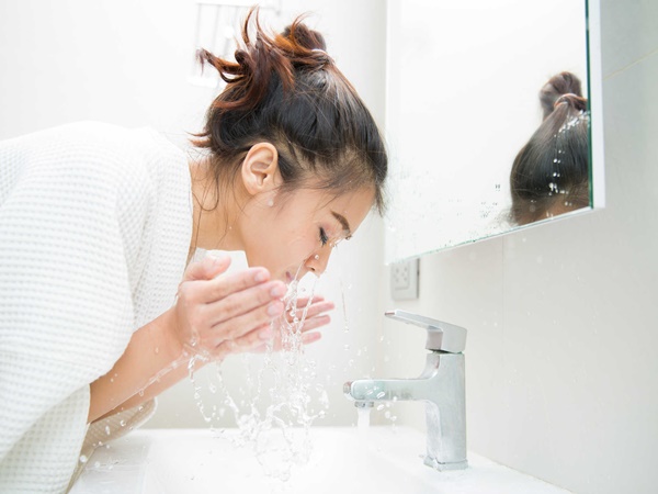 5 điều nên và không nên khi rửa mặt để có làn da đẹp và khỏe mạnh - Ảnh 1