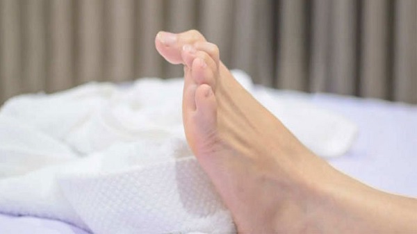 Những dấu hiệu ở bàn chân dễ cảnh báo cơ thể mang “trọng bệnh” - Ảnh 3