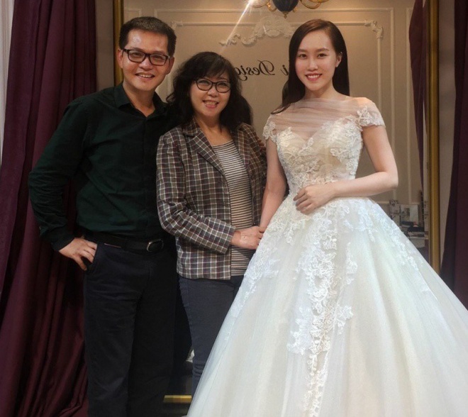 Lộ ảnh NSND Trung Hiếu đưa bạn gái kém 19 tuổi đi thử váy cưới, cô dâu xinh như thiên thần - Ảnh 3