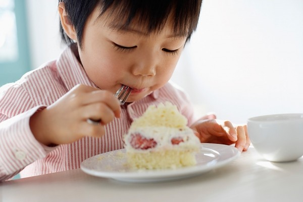 Lời khuyên cực hữu ích cho các mẹ để con luôn ăn uống lành mạnh ngay cả trong dịp Tết ngập ngụa bánh kẹo - Ảnh 1