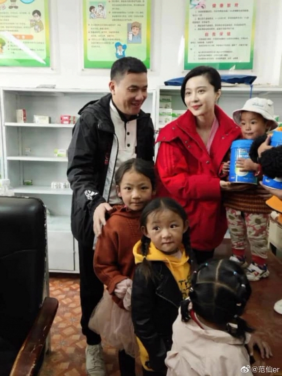 Hình ảnh Phạm Băng Băng liên tục đổ bệnh, thở oxy khi đi từ thiện ở Tây Tạng khiến fan lo lắng - Ảnh 1