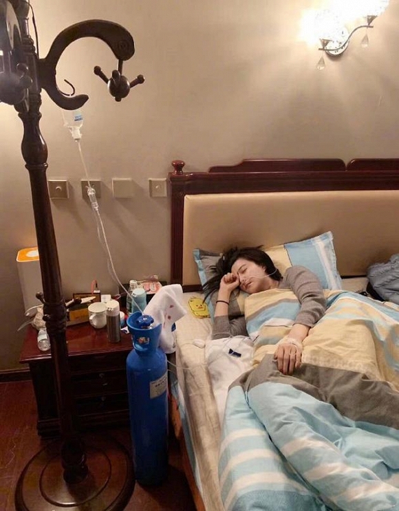 Hình ảnh Phạm Băng Băng liên tục đổ bệnh, thở oxy khi đi từ thiện ở Tây Tạng khiến fan lo lắng - Ảnh 8