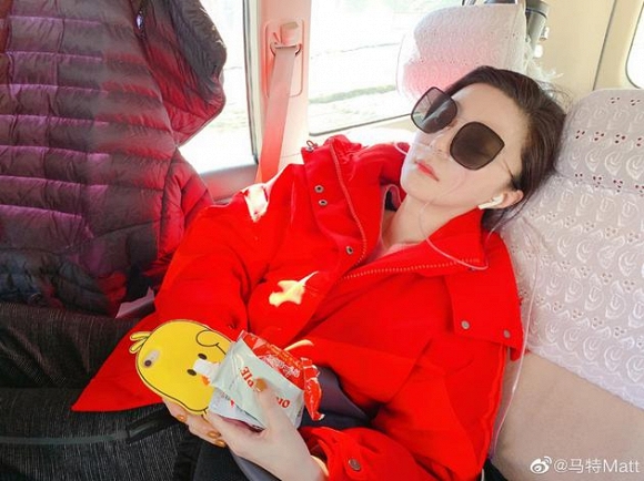 Hình ảnh Phạm Băng Băng liên tục đổ bệnh, thở oxy khi đi từ thiện ở Tây Tạng khiến fan lo lắng - Ảnh 6