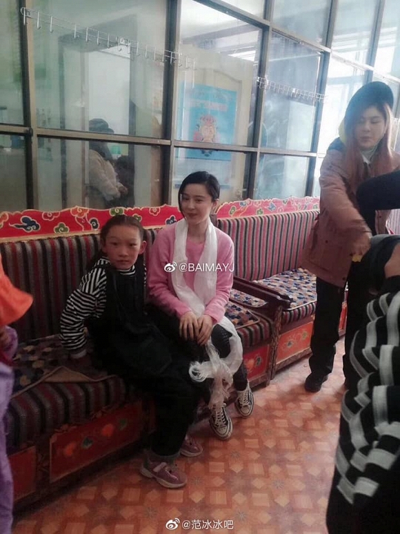 Hình ảnh Phạm Băng Băng liên tục đổ bệnh, thở oxy khi đi từ thiện ở Tây Tạng khiến fan lo lắng - Ảnh 3