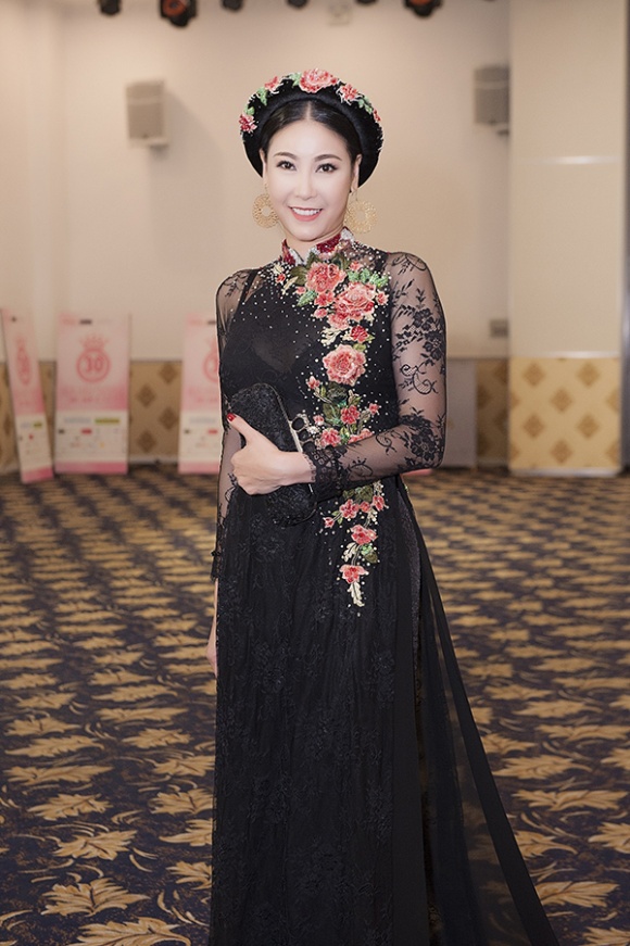 Lộ diện chiếc vương miện 'đắt xắt ra miếng' của Hoa hậu Việt Nam 2018 – Ánh sáng nhan sắc và trí tuệ - Ảnh 3