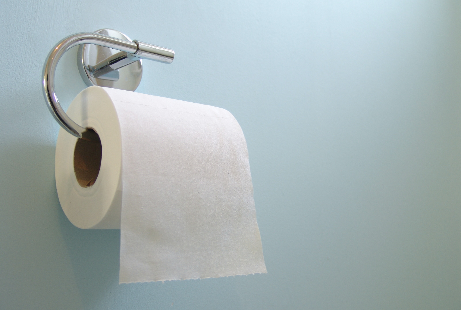 Cảnh báo: Chị em đang rước bệnh vào người vì thói quen sử dụng giấy vệ sinh sai lầm này - Ảnh 4