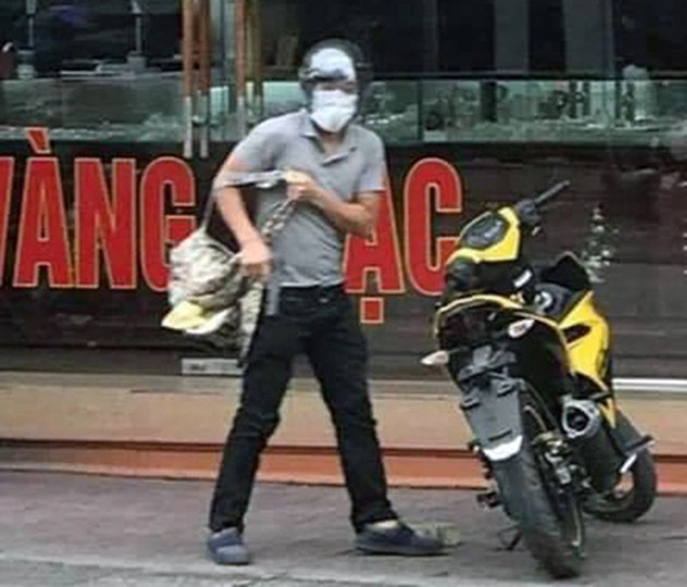 Nóng: Bắt giữ gã thanh niên nổ súng cướp tiệm vàng ở Quảng Ninh - Ảnh 1