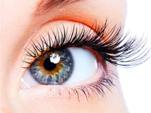 10 thói quen hàng ngày nếu không cẩn thận sẽ hủy hoại sức khỏe đôi mắt của bạn - Ảnh 1