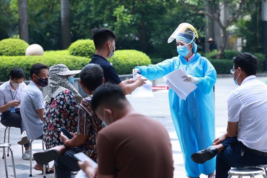 Ca mắc Covid-19 mới ở Hà Nội không khai báo y tế, giấu thông tin khiến 2.000 công nhân có nguy cơ bị ảnh hưởng - Ảnh 1