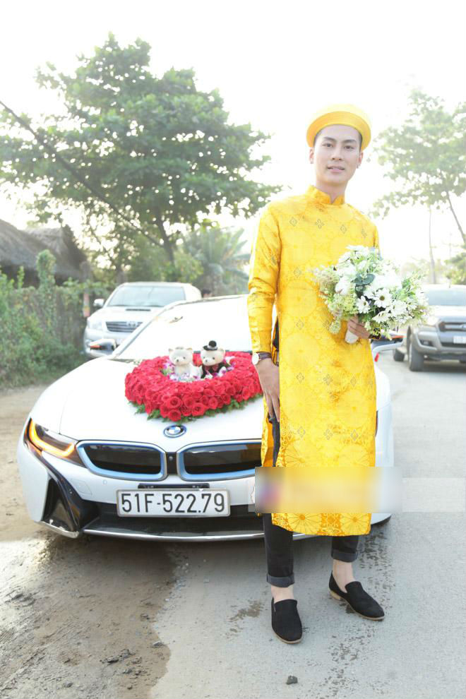 Theo chàng về dinh, Lâm Khánh Chi đeo vàng khắp người và được rước bằng siêu xe - Ảnh 4