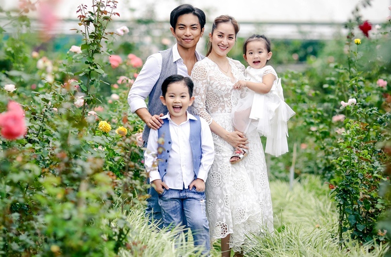 Khánh Thi trải lòng sau ồn ào hôn nhân: 'Họ thường chờ gia đình tôi xảy ra chuyện hơn là chúc phúc cho chúng tôi' - Ảnh 3