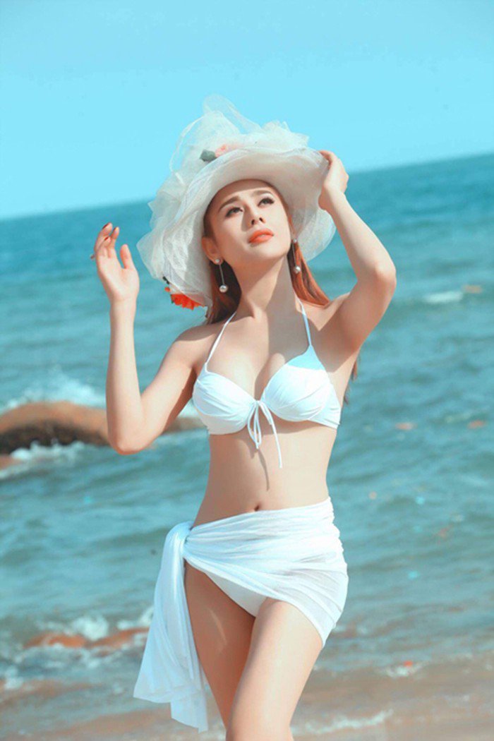 Lâm Khánh Chi bất ngờ tung ảnh đi biển, mặc bikini sexy 'bức người' giữa mùa dịch, thực hư ra sao? - Ảnh 4
