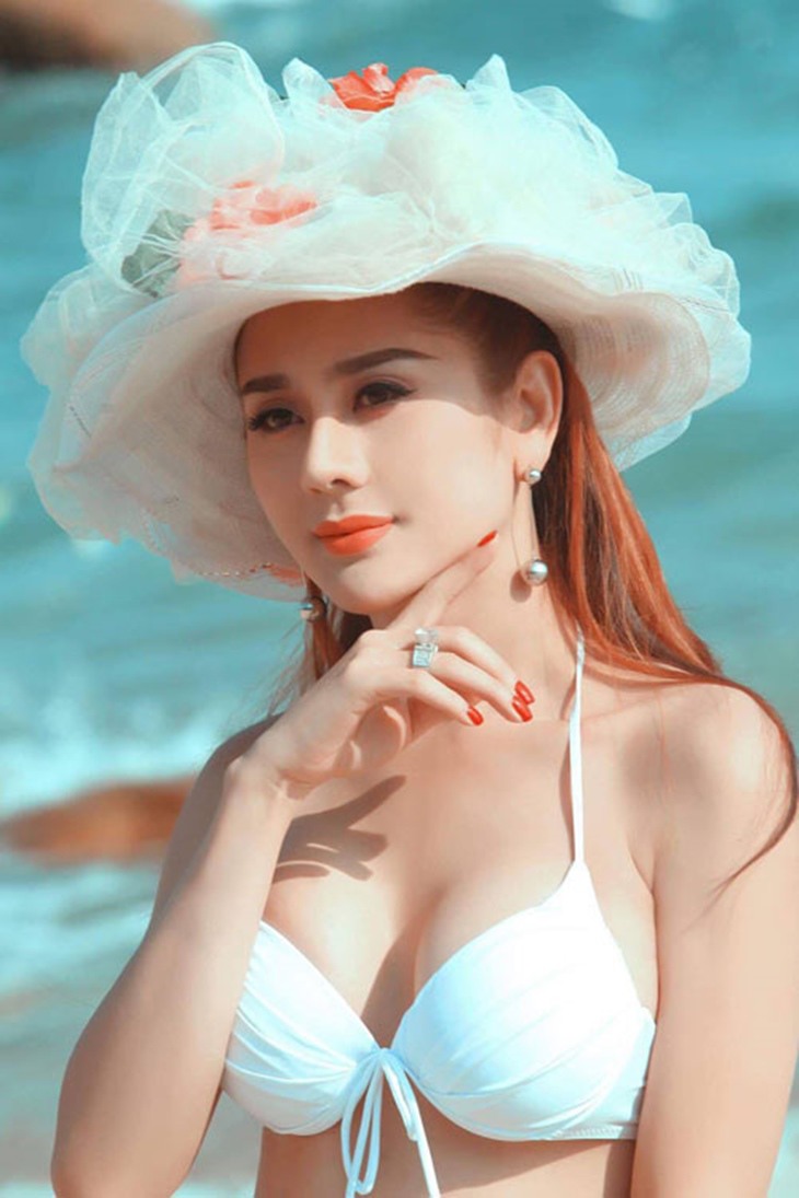 Lâm Khánh Chi bất ngờ tung ảnh đi biển, mặc bikini sexy 'bức người' giữa mùa dịch, thực hư ra sao? - Ảnh 5