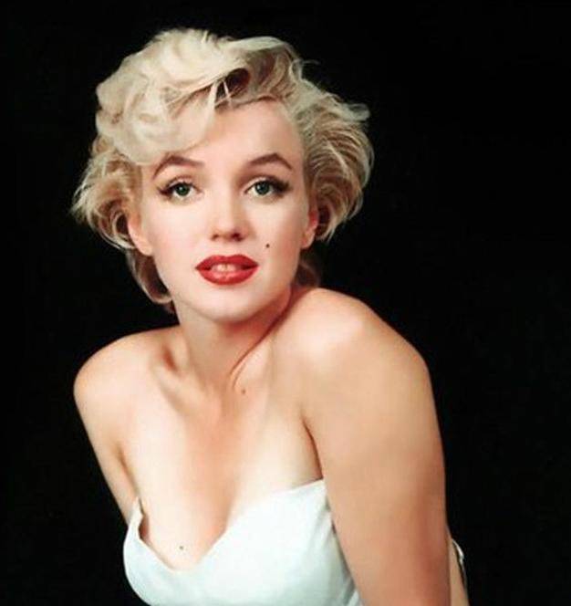 Bức ảnh hiếm hoi về hiện trường cái chết của Marilyn Monroe: vẻ mặt thanh thản, tư thế khác lạ, 44 năm sau mới biết nguyên nhân thực sự  - Ảnh 1