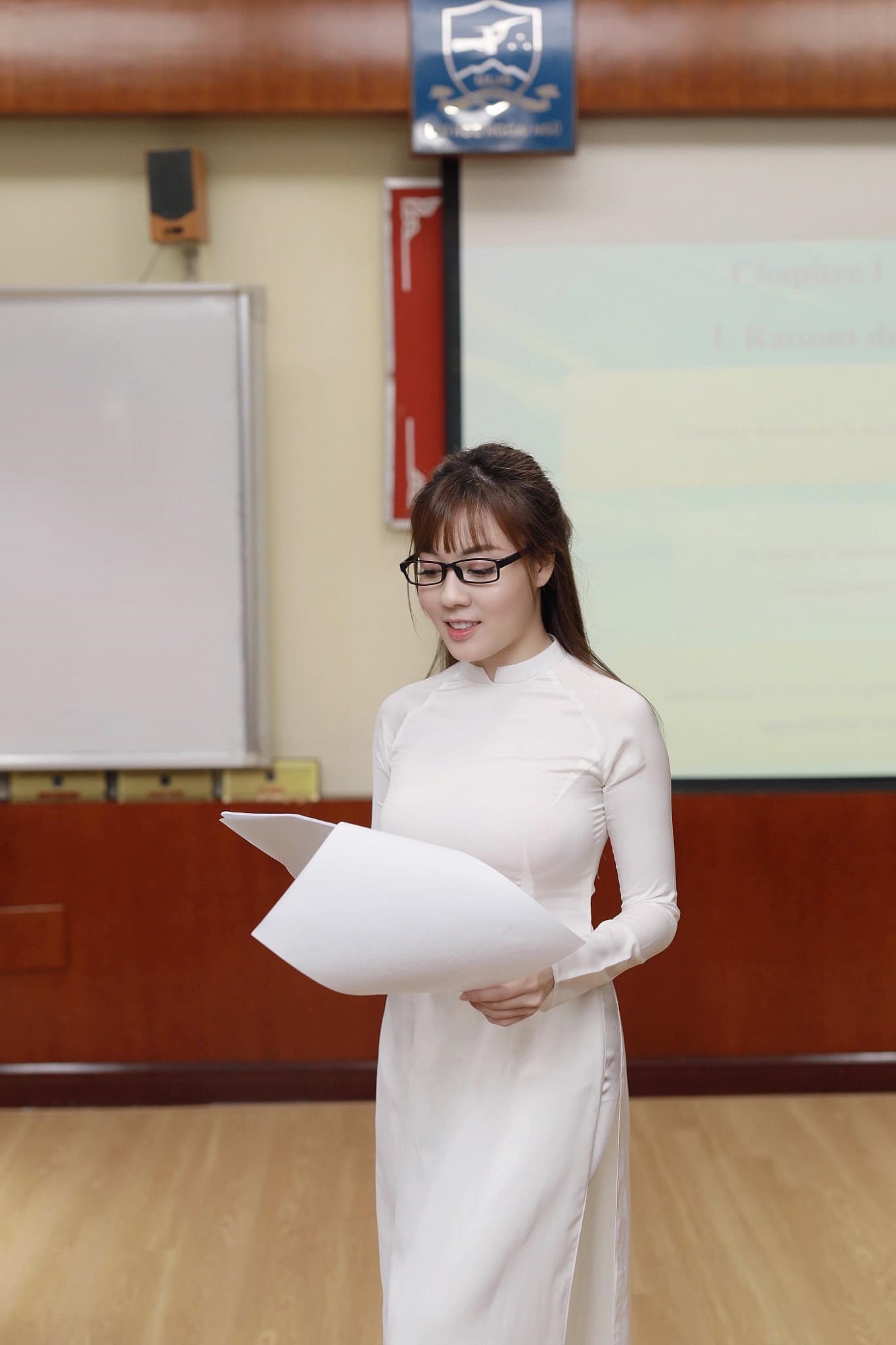 Đi tiêm vắc xin, nữ giảng viên ở Hà Nội khiến dân tình 'tụt huyết áp' vì vòng 1 ngoại cỡ - Ảnh 7