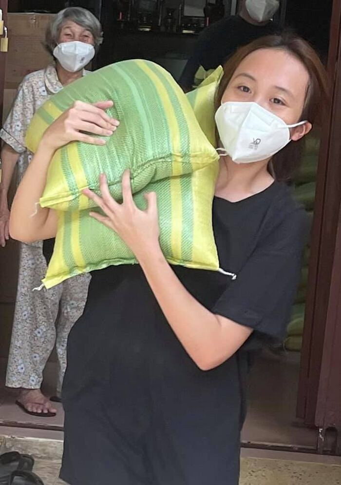 Đang làm từ thiện, Phương Thanh 'nóng mặt' vì bị đồn giấu nhẹm chuyện 'mẹ và con gái mất', gay gắt mắng: 'Bọn tiểu nhân' - Ảnh 5
