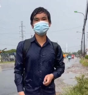 Xót xa chàng trai quê Thái Bình dầm mưa chạy theo xe tang nhặt 20k, người phụ nữ ngỏ ý giúp đỡ và màn đối thoại cay khóe mắt - Ảnh 2