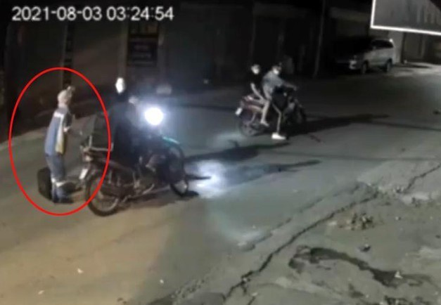 Diễn biến bất ngờ vụ cướp xe máy của nữ lao công ở Hà Nội: Thêm đối tượng thứ 5 bị bắt giữ, lộ kế hoạch 'tẩu tán' tài sản - Ảnh 2