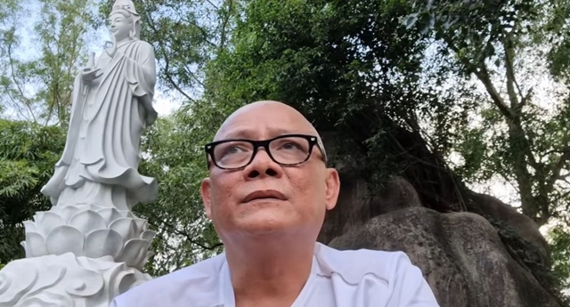 Hậu ồn ào phát ngôn liên quan đến Hoài Linh, nghệ sĩ Tấn Hoàng đột ngột xuống tóc ăn chay, nghẹn ngào: 'Tôi bất lực rồi' - Ảnh 2