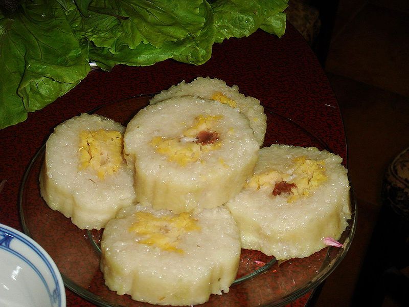 Bánh Tét, món ăn luôn xuất hiện trong mâm cỗ ngày Tết miền Trung