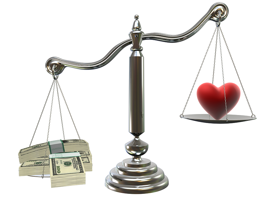 Hãy biết cân bằng giữa chung và riêng, đừng để tiền bạc và tình yêu phải đặt lên bàn cân