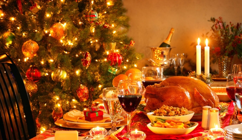  Cứ đến Giáng sinh, người ta lại quây quần bên bàn ăn và thưởng thức bữa tối với gà tây