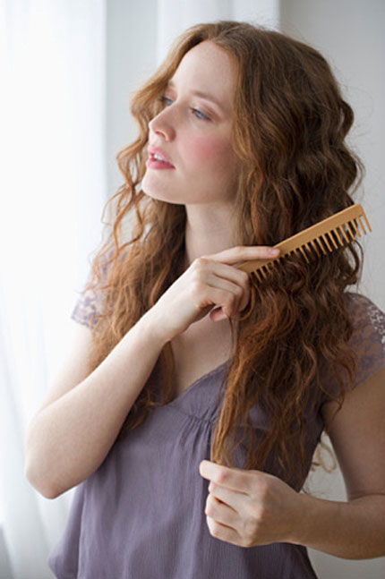 Cách làm tóc hết xoăn sau khi uốn để bạn giữ được nếp tóc đi vào “khuôn khổ” gọn gàng - Ảnh 6