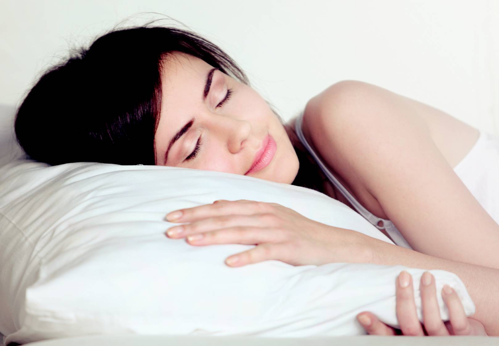 Nằm ngủ với gối cao khoảng 8-15 cm là cách giảm ứ trệ tuần hoàn ở vùng đầu, mặt