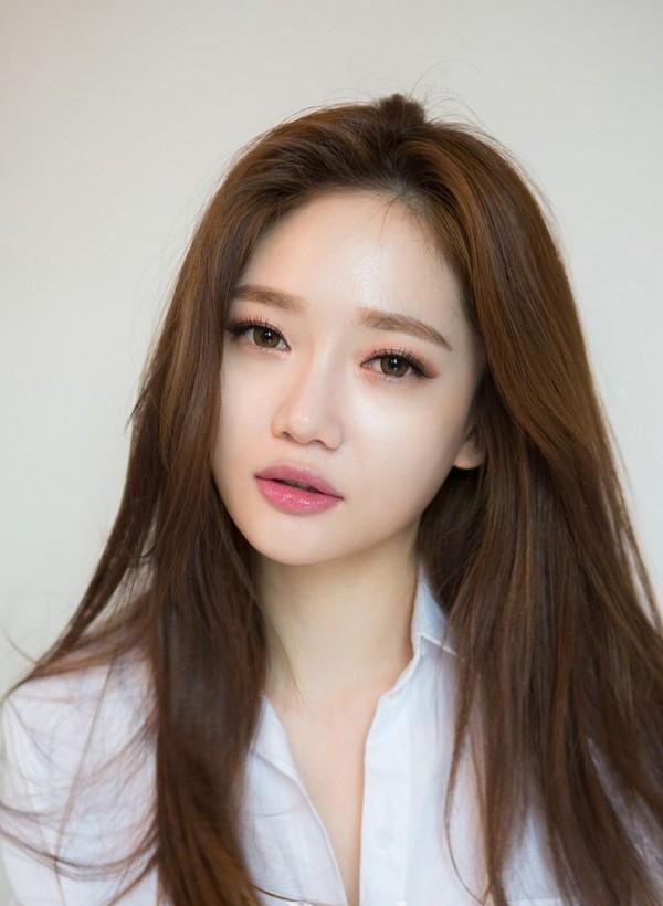 “Sốt bần bật” với 4 kiểu tóc rẽ ngôi giữa Hàn Quốc đẹp cho nữ 2018 - Ảnh 6