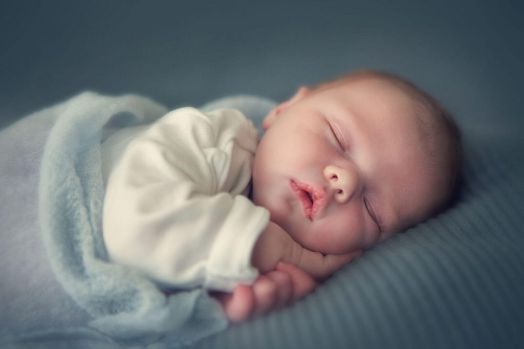 Trẻ sơ sinh ngủ nhiều có tốt không, cần lưu ý những gì? - Ảnh 2