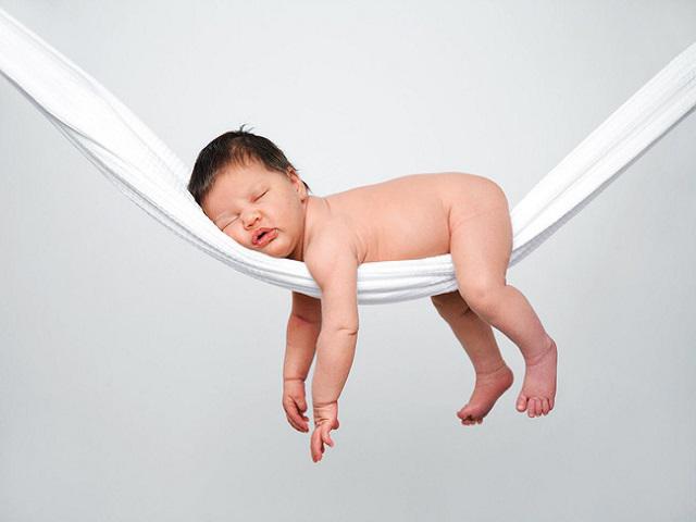 Trẻ sơ sinh ngủ nhiều có tốt không, cần lưu ý những gì? - Ảnh 1