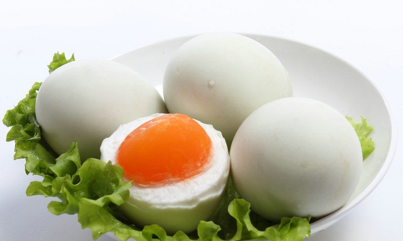 Trứng ngỗng có tác dụng gì đối với sức khỏe mẹ bầu - Ảnh 1