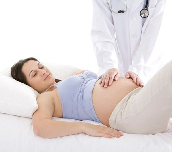 Khi bị nhau thai bám thấp cần đi thăm khám thai nhi định kì 