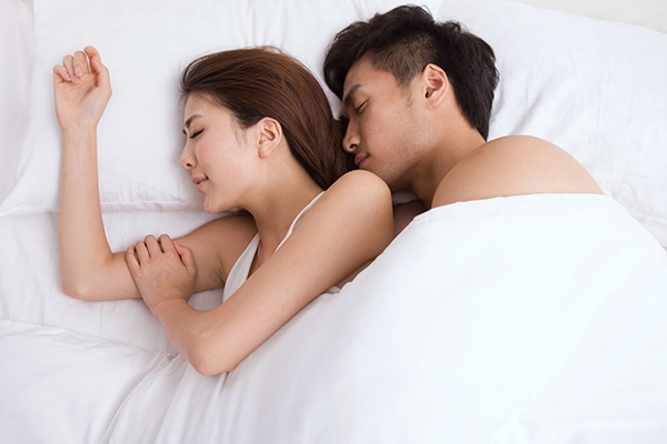 Giấc ngủ có liên quan mật thiết đến quan hệ vợ chồng 
