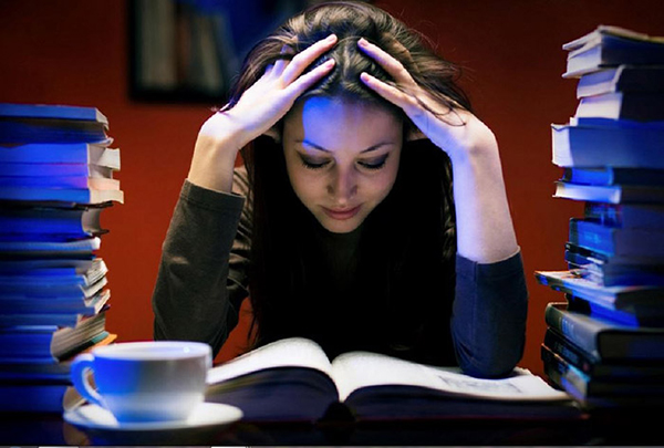 Thức khuya khiến phụ nữ căng thẳng mệt mỏi