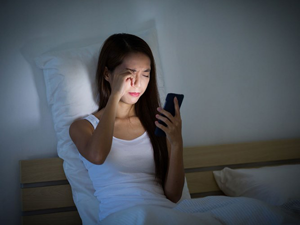 Thức khuya ngủ ngày không tốt cho sức khỏe