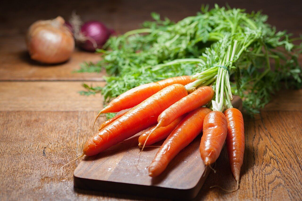 Salad cà rốt, táo và rau diếp không béo