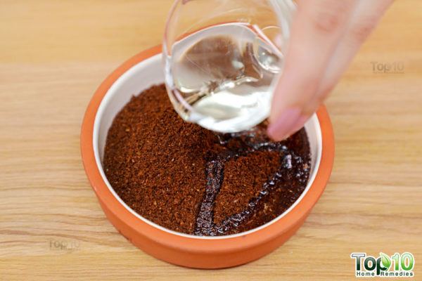 Cách làm sáng da mặt với cafe và dầu dừa